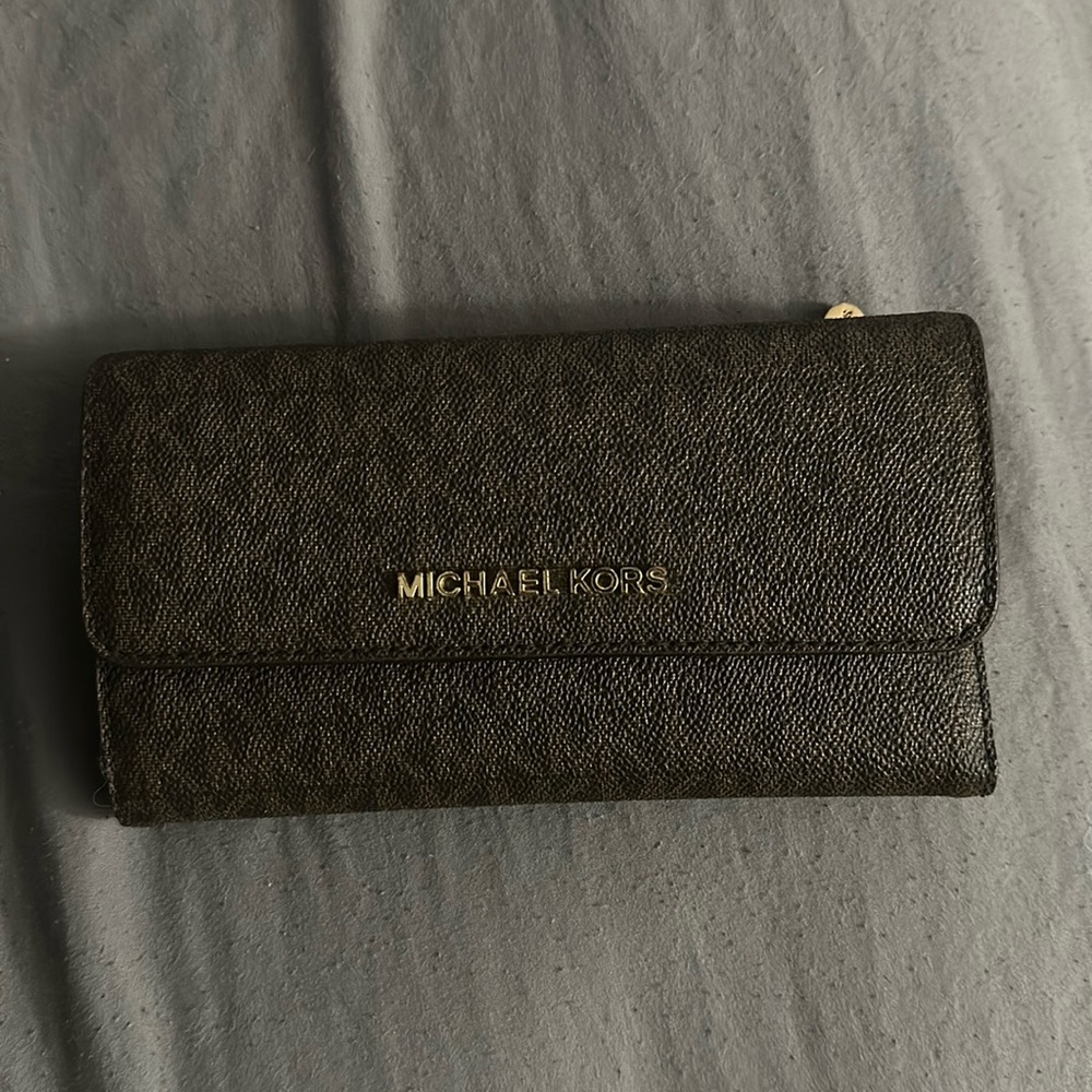 Brown michael kors trifold wallet excellent condition